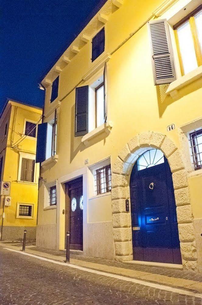 Romeo Giulietta Bed & Breakfast Verona Bagian luar foto